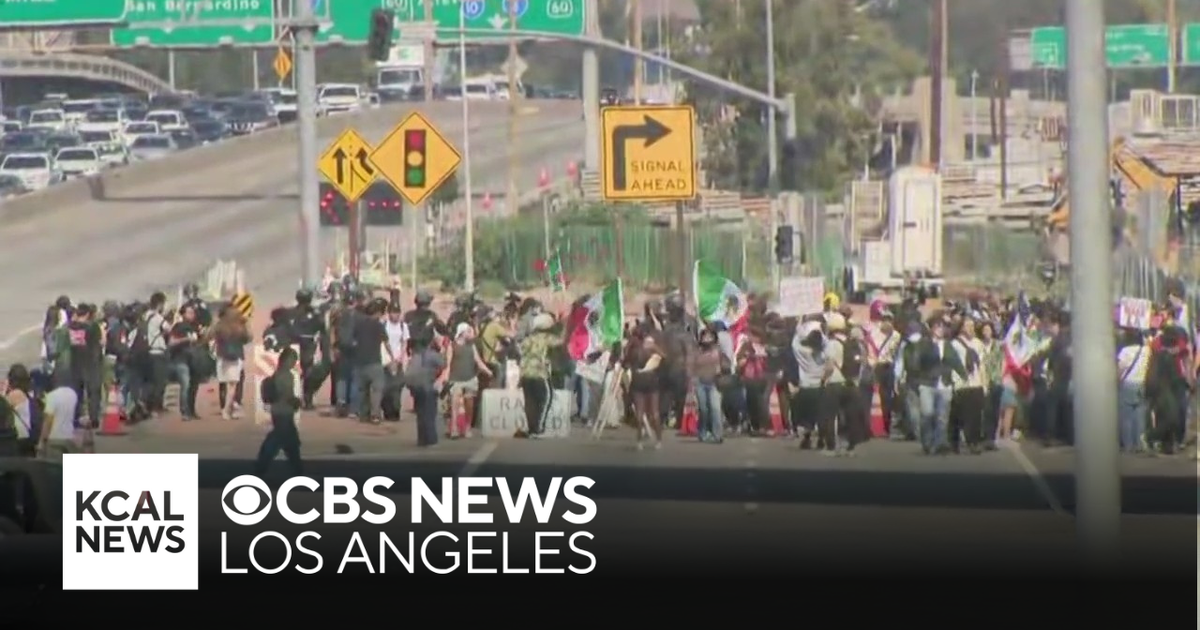 Protesters moved off of 101 Freeway near downtown Los Angeles - CBS Los ...