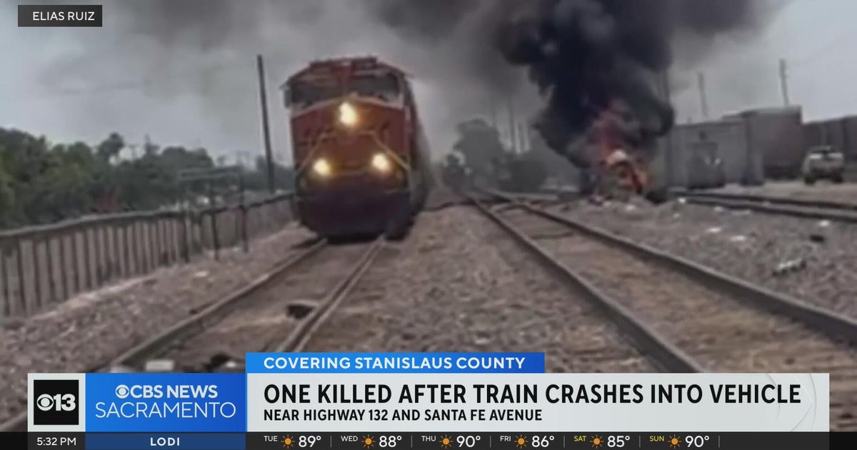 1 killed after train hits car near Modesto - CBS Sacramento