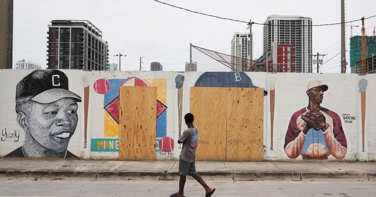 Miami Marlins join efforts to restore defaced Jackie Robinson and Minnie Miñoso mural in Overtown Miami Marlins join efforts to restore defaced Jackie Robinson and Minnie Miñoso mural in Overtown