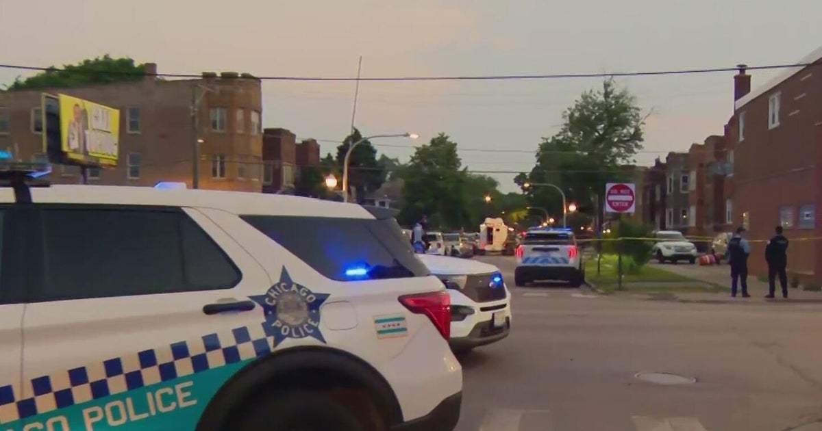 Deadly shooting prompts SWAT situation on Chicago's South Side 