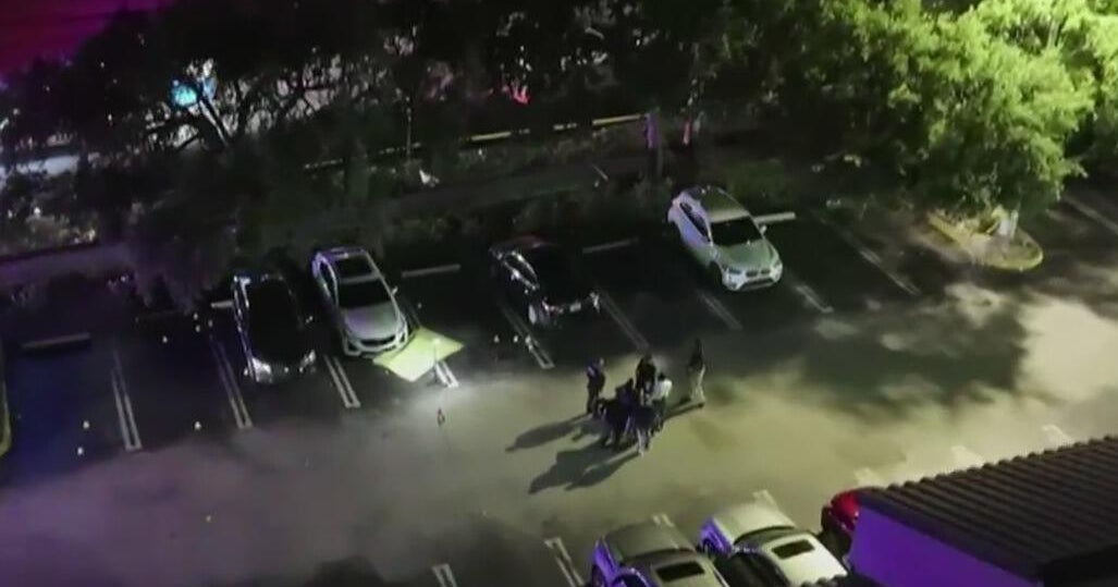 2 killed, one suspect in custody in Miami Gardens shooting - CBS Miami
