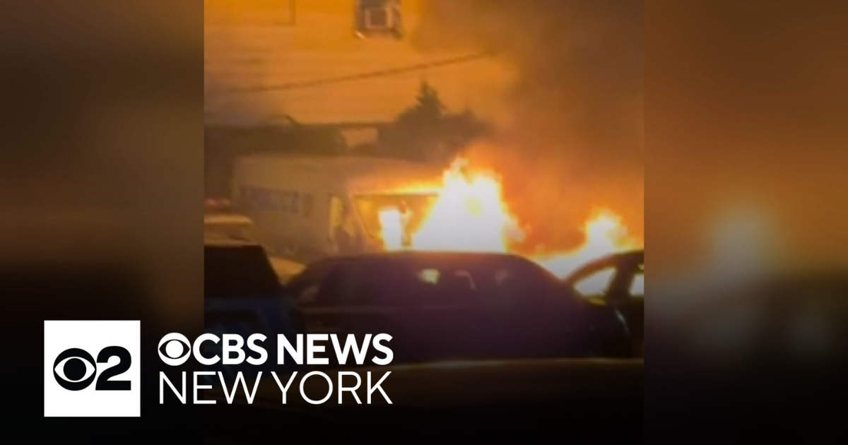 NYPD cars set on fire in Bushwick parking lot, police say - CBS New York