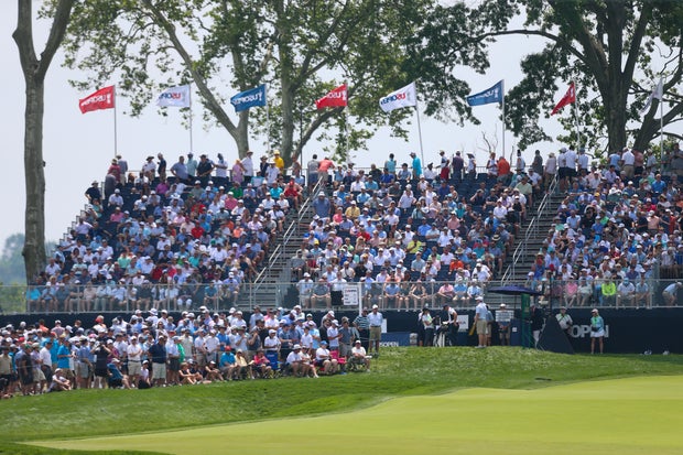 18-crowd.jpg 