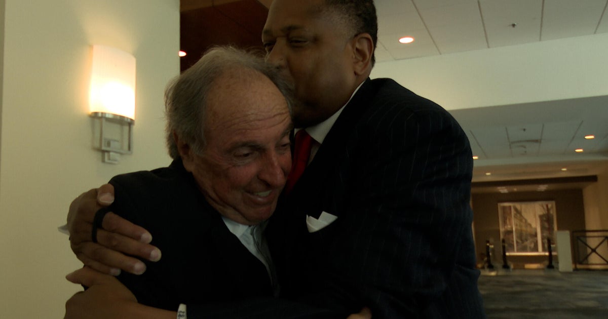 Philly legend Fran Dunphy, former player reunite at Big Brothers Big Sisters event 