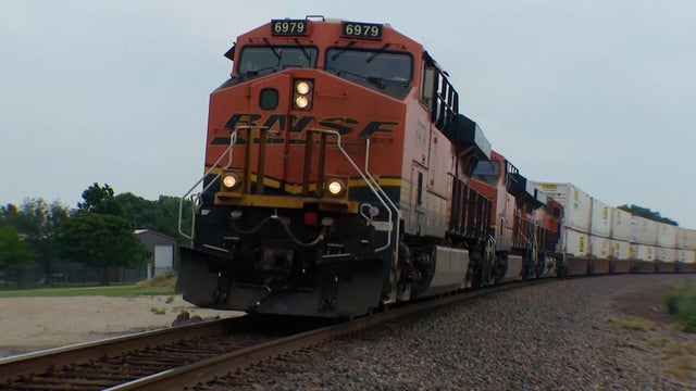 monster-trains-still.jpg 
