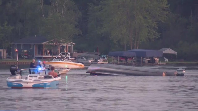 commerce-lake-pontoon.jpg 