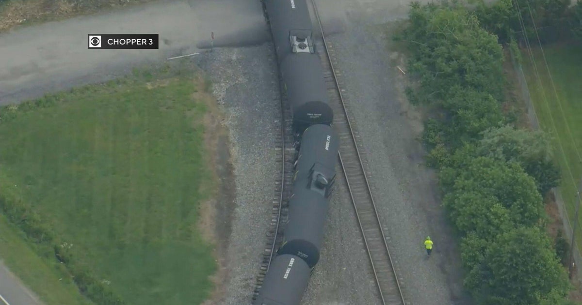 No injuries after train hauling oil derails in Bear, Delaware 