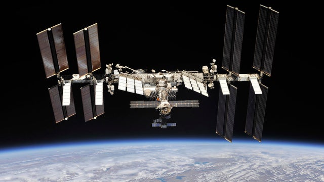 iss-fly-around.jpg 
