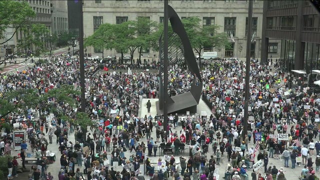 daley-plaza-hands-off-protest.png 