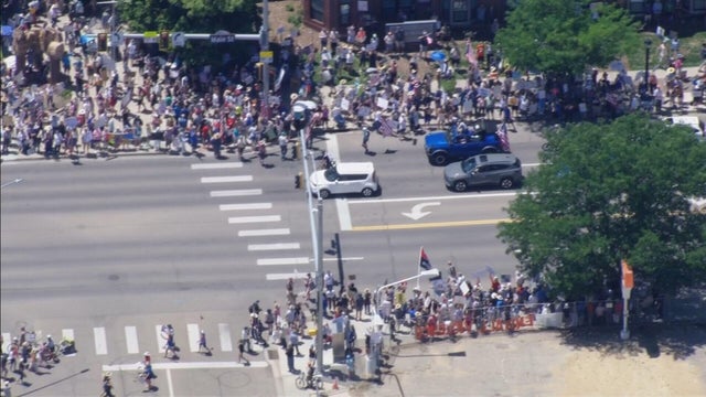 no-kings-rally-golden-1.jpg 