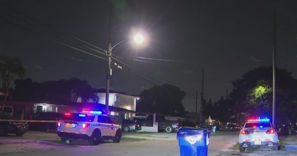 Son accused of shooting his father in custody, Miami police say - CBS Miami