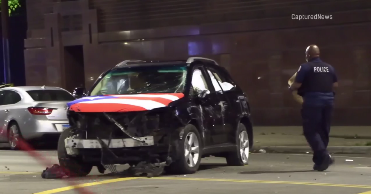 3 children hurt in West Town crash, driver in custody 