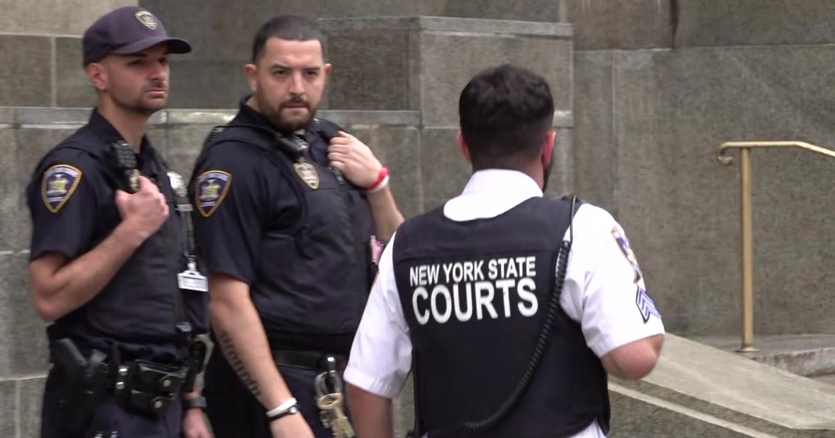 Court officers slashed in lobby of Manhattan courthouse, police say 