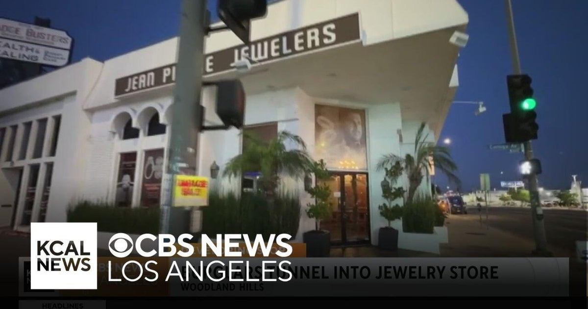Crew of burglars tunnel into Woodland Hills jewelry store - CBS Los Angeles