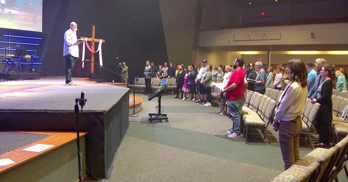 Community gathers at Brooklyn Park church in wake of lawmaker shootings 