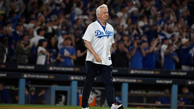 Los Angeles Dodgers defeat the New York Mets 10-5 to win game 6 of a National League Championship Series. 