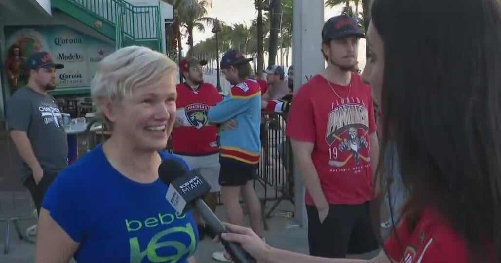 Panthers fans excited when Aleksander Barkov, Stanley Cup show up at Elbo Room
