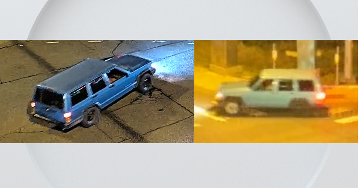 Aurora police searching for suspect who shot man through front door 