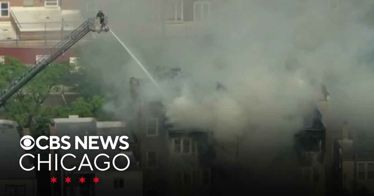 Fire sweeps through 2 apartment buildings in Chicago's North Park ...