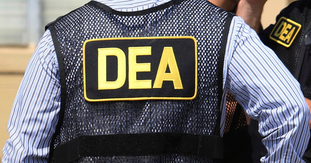 DEA informant accused of trying to extort high-level cocaine traffickers, feds say