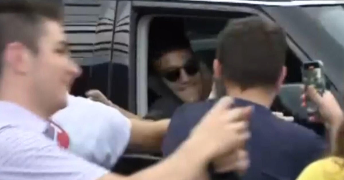 Freed Israeli-American hostage Edan Alexander greeted by cheering crowds in New Jersey hometown Freed Israeli-American hostage Edan Alexander greeted by cheering crowds in New Jersey hometown