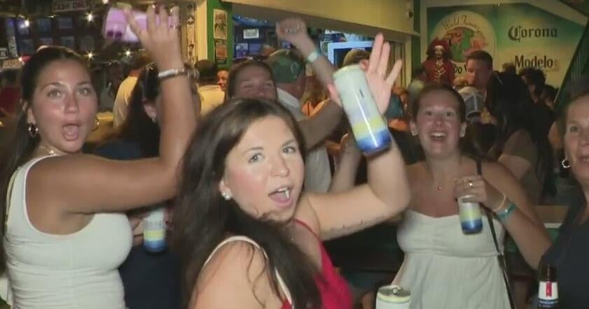 Fans gather at Fort Lauderdale bar after Stanley Cup win