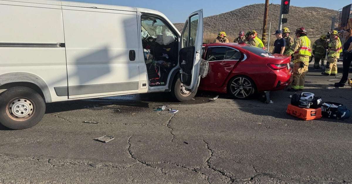 7 hospitalized, including children, after two-car collision in Lake Elsinore 