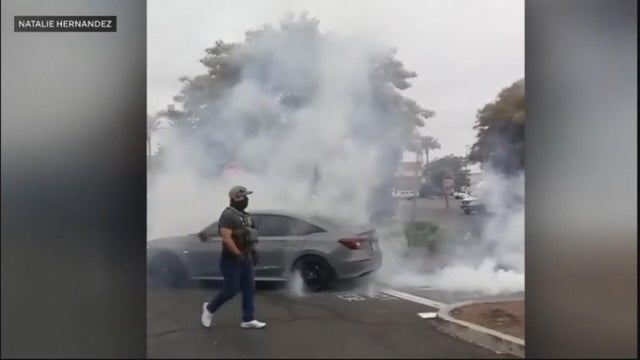 immigration-agents-deploying-smoke-on-crowd-in-pico.jpg 