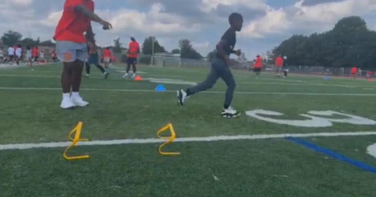Philadelphia coach "building something bigger" with free football clinic 