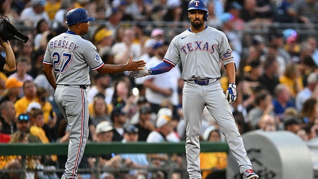Rangers Win Consecutive Games Over Pirates Led by deGrom, Seager