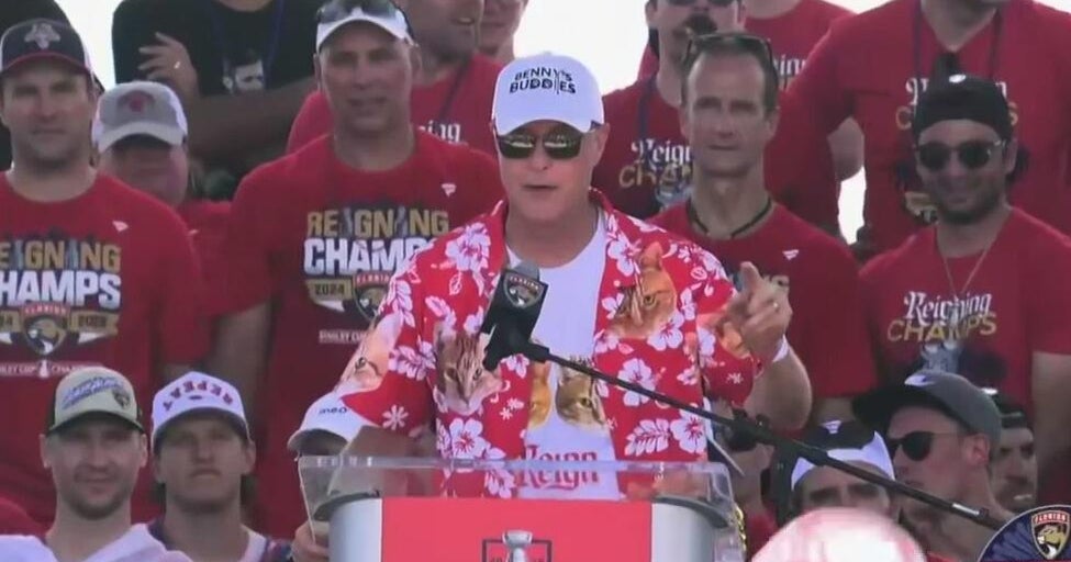 Panthers head coach Paul Maurice addresses crowd at Stanley Cup victory rally