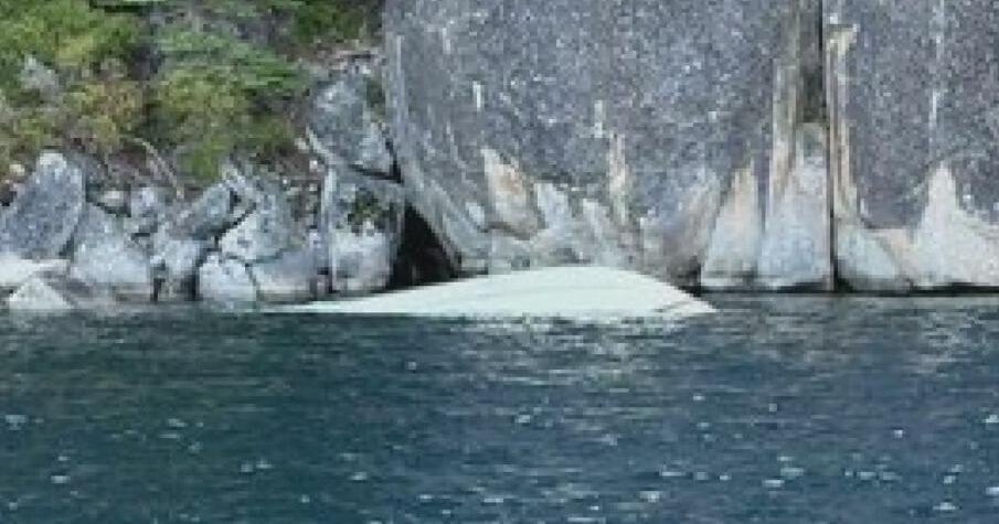 Search for 2 missing after boat capsized in Lake Tahoe suspended