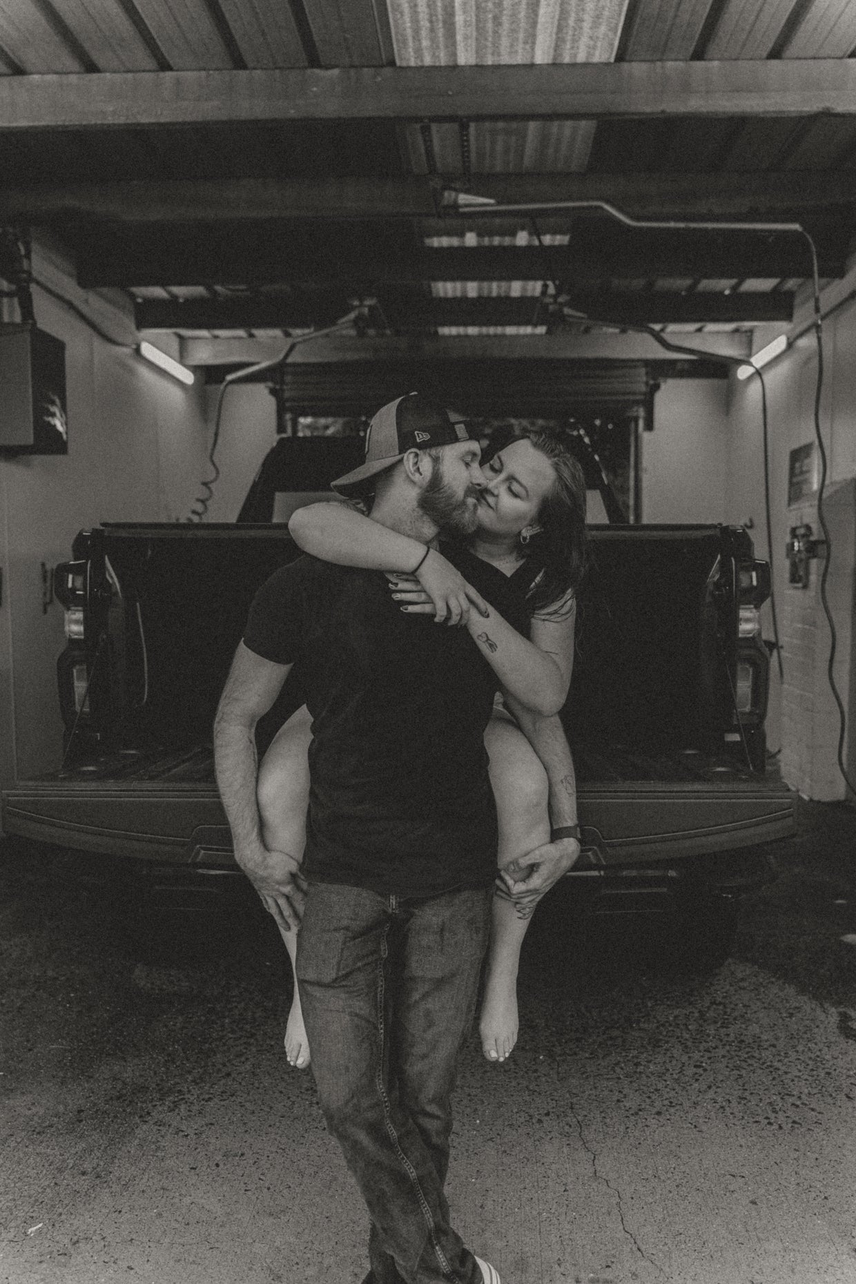 Pennsylvania strangers meet during viral photoshoot leading to real ...