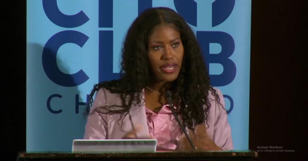 CTU President Stacy Davis Gates urges CPS to borrow to avoid spending cuts 