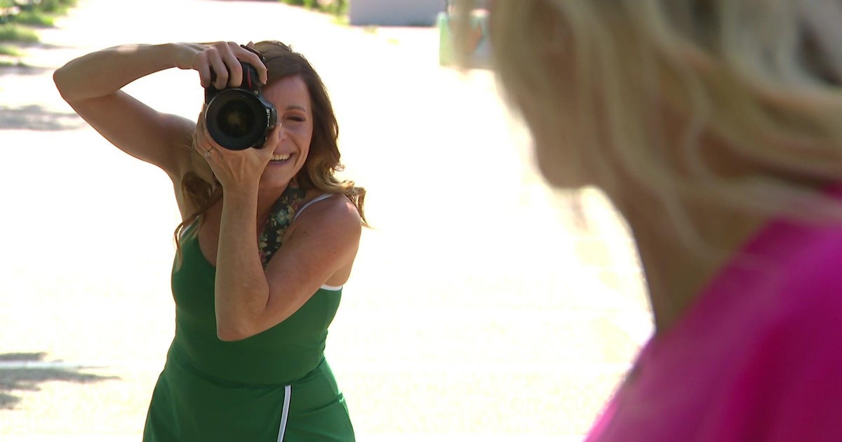 Singles turn to professional photographers to ramp up dating profiles 