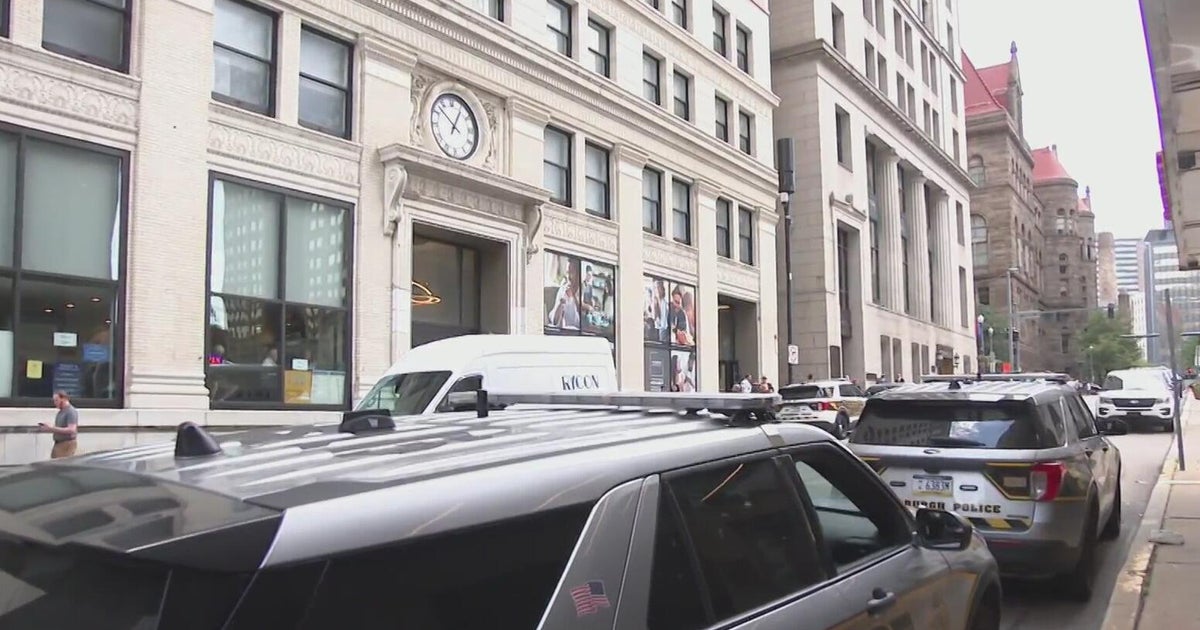 Man dies after falling down stairwell of Downtown Pittsburgh apartment building 