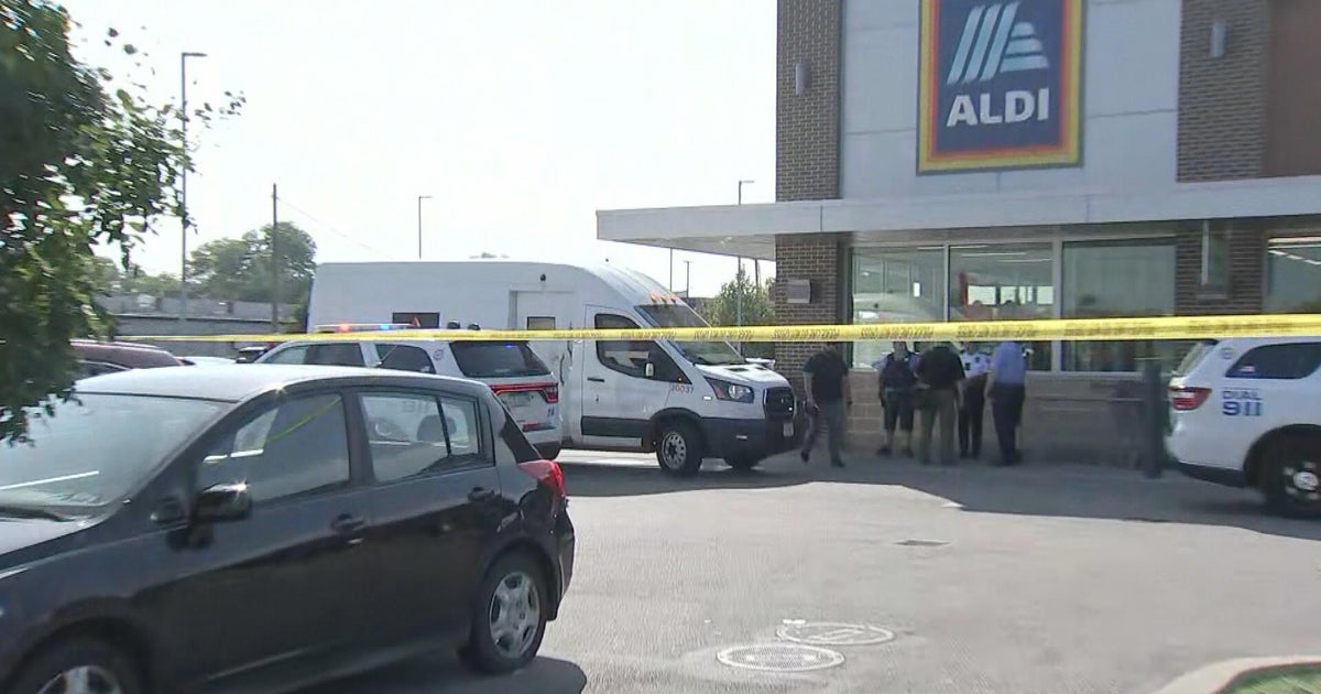 Suspects steal $1,000, gun from armored van in Northeast Philly, police say 