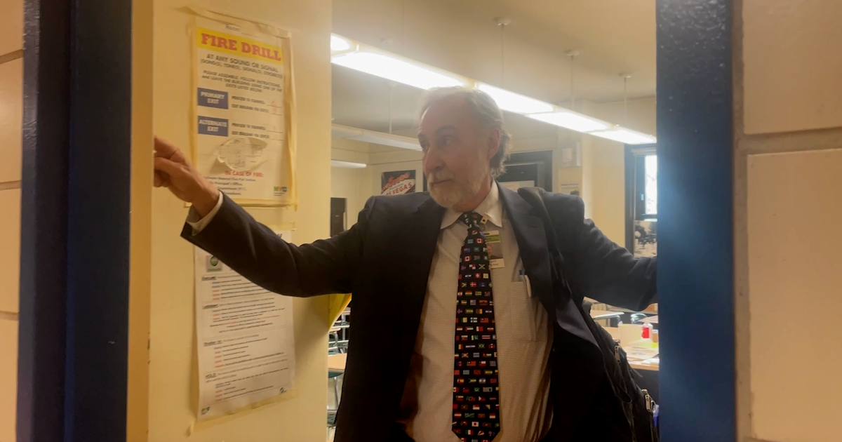 Brooklyn teacher who built nationally renowned chess team retires 