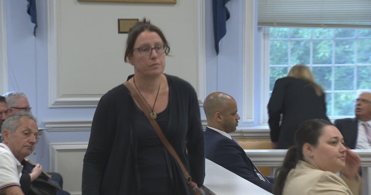 Taunton mom pleads not guilty to assaulting 2 hockey refs after game 