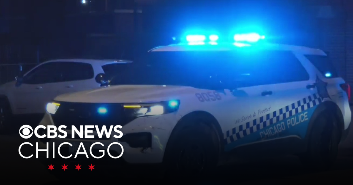 Chicago police officer fires shot during chase on Chicago's South Side ...