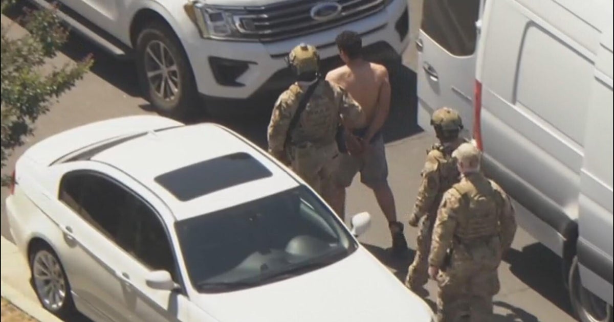 Federal agents arrest two people tied to human smuggling operation in L.A. 