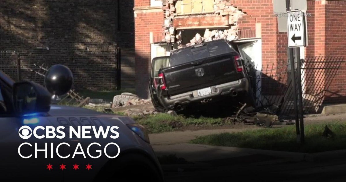 4 hurt after pickup truck crashes into apartment building in Woodlawn ...