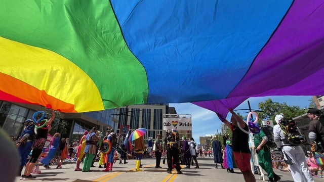 raw-pride-parade-vo-karpel.jpg 