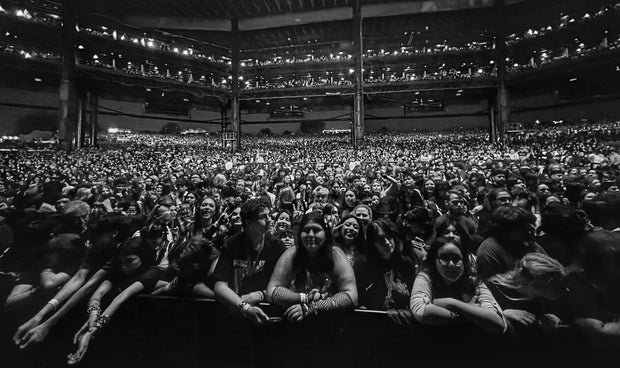 jake-barlow-pierce-the-veil-crowd-shot.jpg 