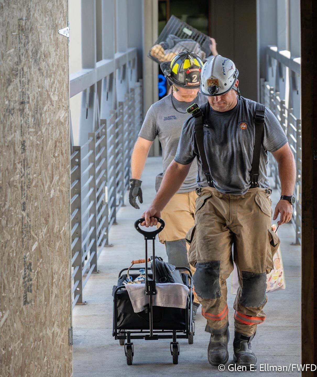 Fort Worth firefighters recover tenants' personal belongings from ...