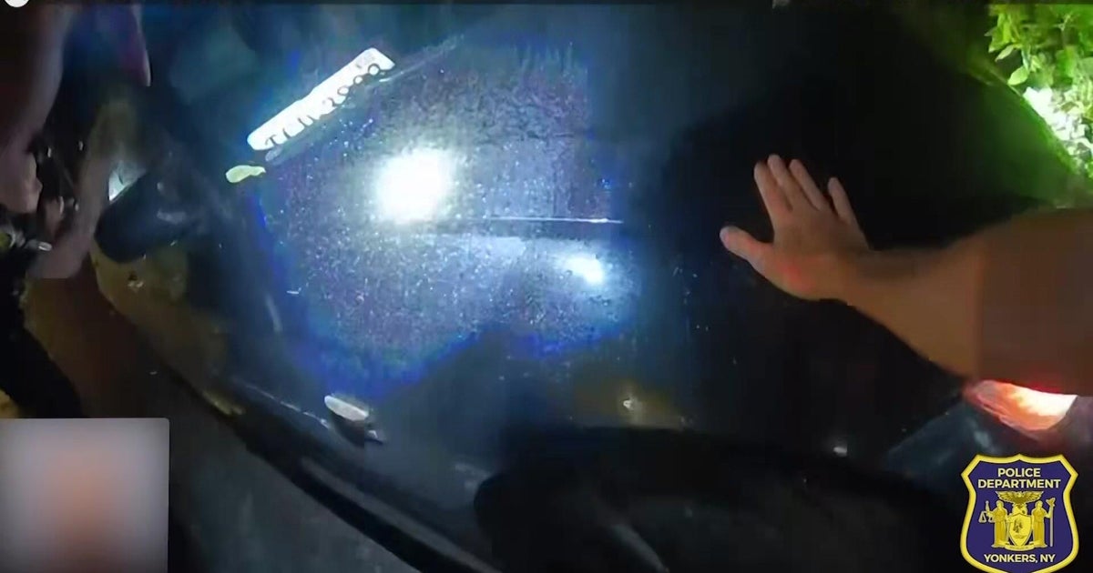 Video shows Yonkers police officer get struck by fleeing driver 