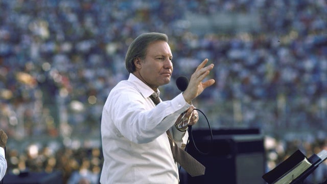 TV evangelist Jimmy Swaggart preaches at Flora Blanca Stadium, March 1, 1987. 