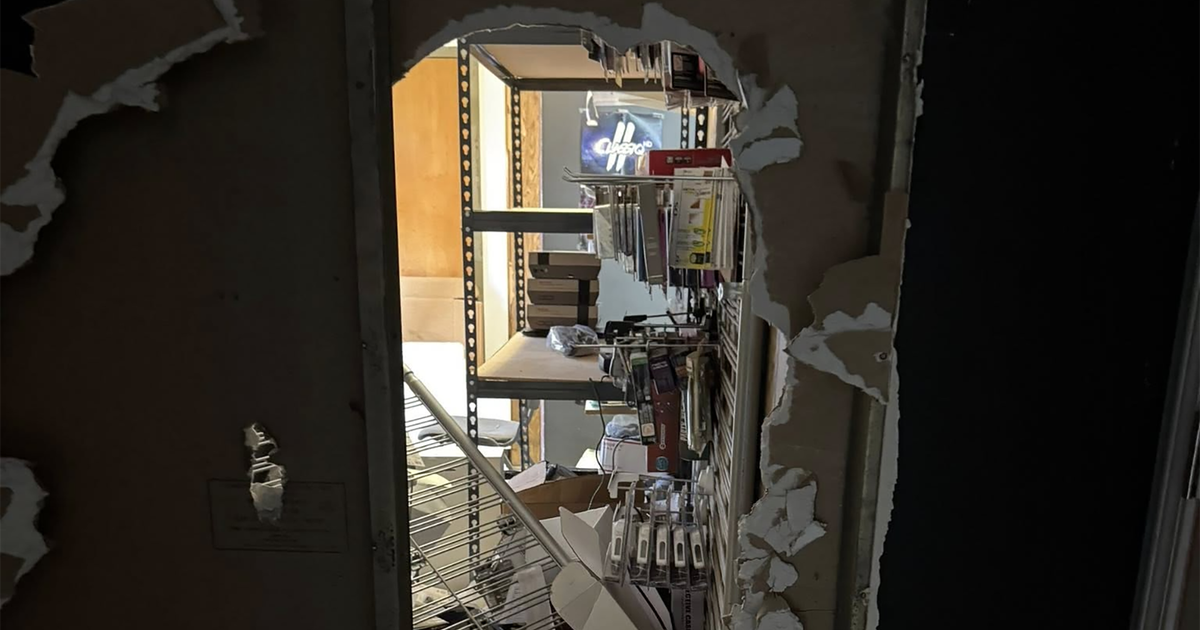 Burglars bust through wall to break into South Side video game store 