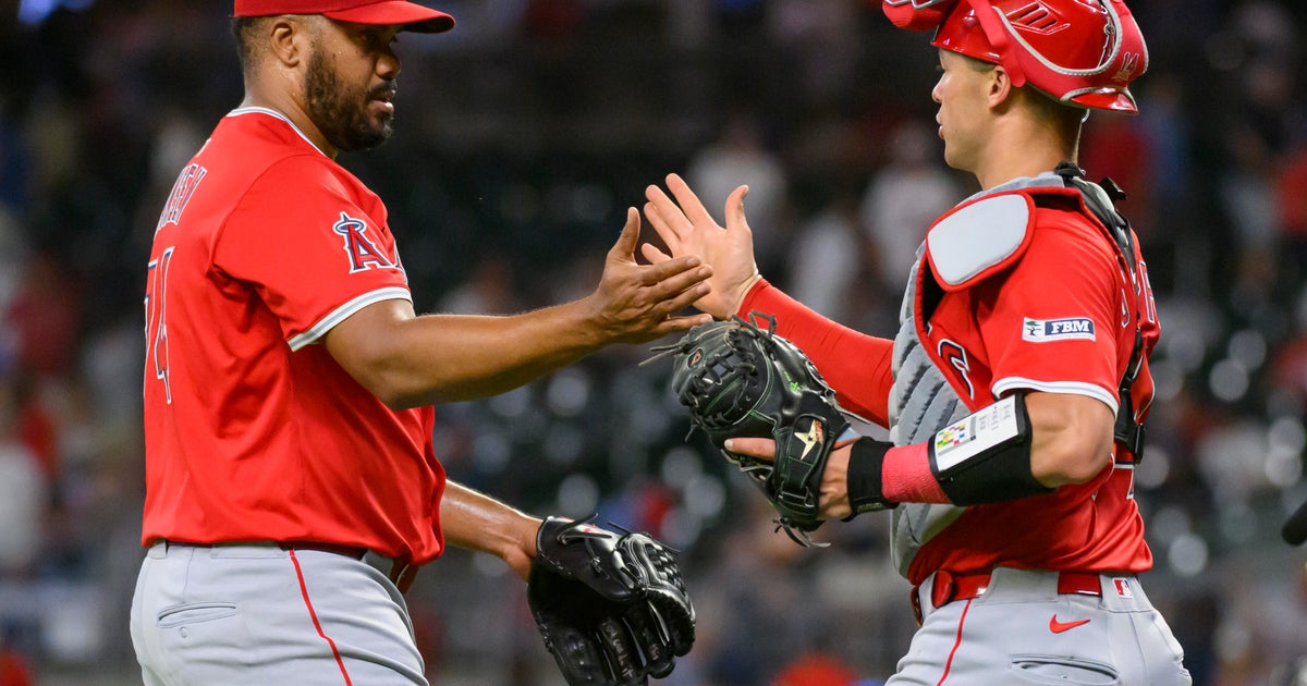 Angels use four-run eighth inning to top Braves, return to .500 