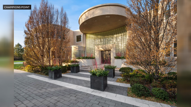 michael-jordan-mansion-0701.png 